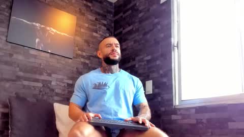 Snapshot of brucedallas chatting on 09/22/25, 01:35 brucedallas online show from 09/22/25, 01:35