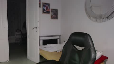 Bruce online show from 12/21/24, 08:54