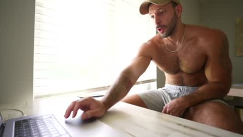 Snapshot of brucestryker chatting on 07/15/26, 03:06 onlyfans BRUCESTRYKER online show from 07/15/26, 03:06