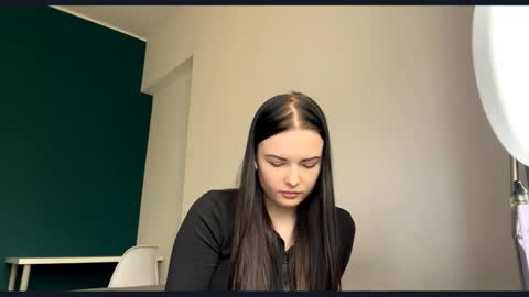 Snapshot of brunaceasor chatting on 04/28/26, 01:05 Luna online show from 04/28/26, 01:05