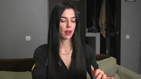 Snapshot of brunette_from_the_moon chatting on 12/15/24, 07:10 Alice online show from 12/15/24, 07:10