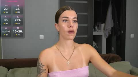 Snapshot of brunette_from_the_moon chatting on 10/14/25, 08:53 Alice online show from 10/14/25, 08:53