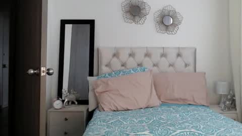 Snapshot of brunette_sex718203 chatting on 02/10/25, 05:41 Violetta online show from 02/10/25, 05:41