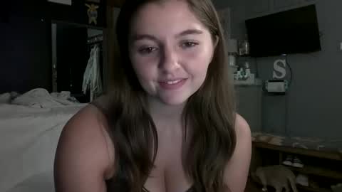 Snapshot of brunettebaby040 chatting on 09/29/25, 06:29 brunettebaby040 online show from 09/29/25, 06:29