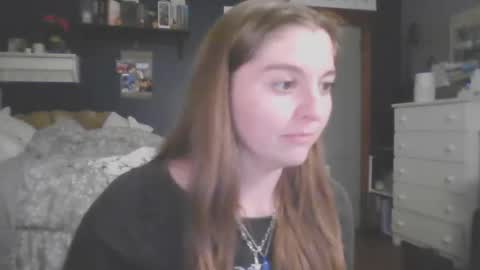 Snapshot of brunettebaby040 chatting on 10/28/25, 04:05 brunettebaby040 online show from 10/28/25, 04:05