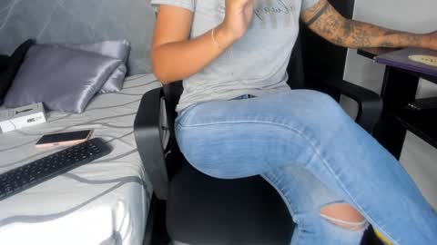 Snapshot of brunettesexyy0 chatting on 01/05/25, 07:17 brunette online show from 01/05/25, 07:17