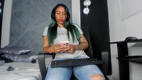 Snapshot of brunettesexyy0 chatting on 01/05/25, 10:19 brunette online show from 01/05/25, 10:19