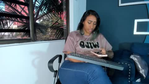 Snapshot of brunettesexyy0 chatting on 01/16/25, 09:51 brunette online show from 01/16/25, 09:51