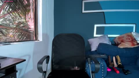 Snapshot of brunettesexyy0 chatting on 01/21/25, 04:05 brunette online show from 01/21/25, 04:05