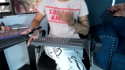 Snapshot of brunettesexyy0 chatting on 01/26/25, 06:58 brunette online show from 01/26/25, 06:58