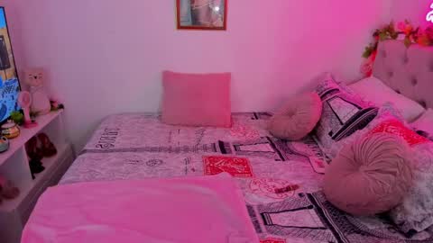 Snapshot of brunettklaryss chatting on 03/18/26, 07:44 Brenda online show from 03/18/26, 07:44