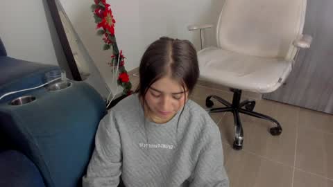 Snapshot of brunnette__1 chatting on 06/05/26, 06:52 brunnette online show from 06/05/26, 06:52