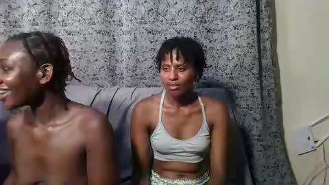 Snapshot of brunnette_blonde chatting on 03/05/26, 10:17 everyday online show from 03/05/26, 10:17