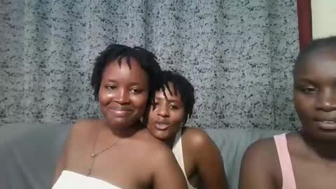 Snapshot of brunnette_blonde chatting on 03/13/26, 07:09 everyday online show from 03/13/26, 07:09