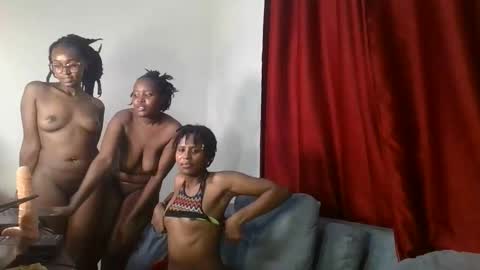 Snapshot of brunnette_blonde chatting on 03/26/26, 07:08 everyday online show from 03/26/26, 07:08