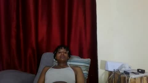 Snapshot of brunnette_blonde chatting on 04/03/26, 12:58 everyday online show from 04/03/26, 12:58