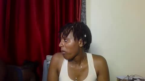 Snapshot of brunnette_blonde chatting on 04/08/26, 12:27 everyday online show from 04/08/26, 12:27