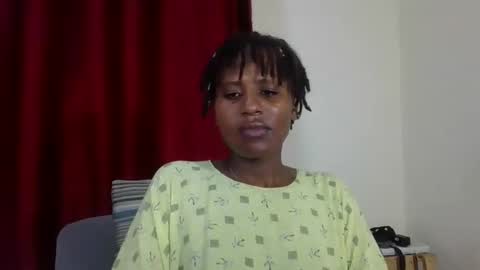 Snapshot of brunnette_blonde chatting on 04/14/26, 08:37 everyday online show from 04/14/26, 08:37