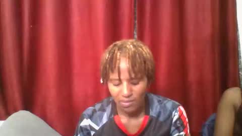 Snapshot of brunnette_blonde chatting on 04/26/26, 01:25 everyday online show from 04/26/26, 01:25