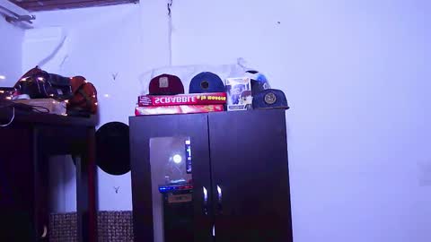 bruno_booss online show from 12/18/25, 02:39