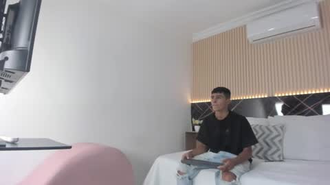 Snapshot of bruno_fox_ chatting on 06/22/26, 07:11 Bruno online show from 06/22/26, 07:11