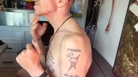 Steve... aka SkinnieDippin aka TimberTramp online show from 03/05/25, 07:38