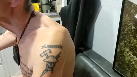 Steve... aka SkinnieDippin aka TimberTramp online show from 11/02/25, 04:15