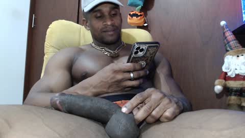 Snapshot of bryan_colen chatting on 01/18/25, 05:04 Enjoy the best muscle straws   online show from 01/18/25, 05:04
