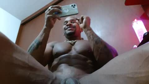 Snapshot of bryan_colen chatting on 02/17/25, 01:15 Enjoy the best muscle straws   online show from 02/17/25, 01:15