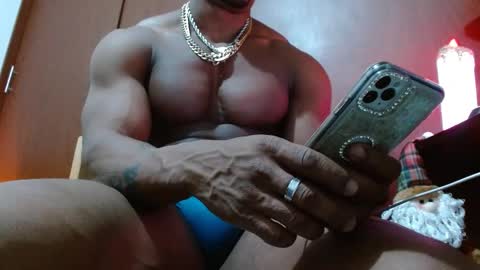 Snapshot of bryan_colen chatting on 02/22/25, 02:28 Enjoy the best muscle straws   online show from 02/22/25, 02:28