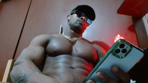 Snapshot of bryan_colen chatting on 03/08/25, 01:50 Enjoy the best muscle straws   online show from 03/08/25, 01:50