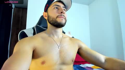 Snapshot of bryan_oficials chatting on 10/15/25, 12:11 bryan_oficials online show from 10/15/25, 12:11