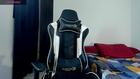 Snapshot of bryan_oficials chatting on 12/17/25, 05:35 bryan_oficials online show from 12/17/25, 05:35