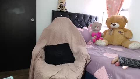 hot online show from 02/01/25, 05:37