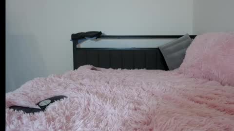 Snapshot of bubble_girl_lo chatting on 04/12/26, 05:01 Queen Lola XXX online show from 04/12/26, 05:01