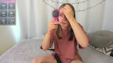 Snapshot of bubblebbb chatting on 01/16/25, 08:22 Sabrina  online show from 01/16/25, 08:22