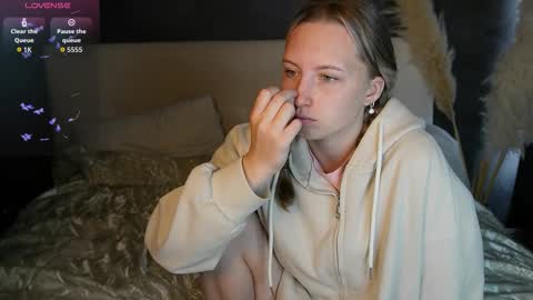 Snapshot of bubblebbb chatting on 10/12/25, 04:11 Sabrina  online show from 10/12/25, 04:11