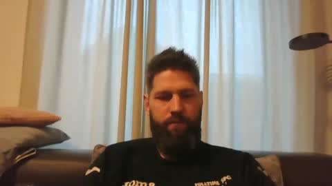 Snapshot of bubblebee1982 chatting on 12/18/24, 08:09 bubblebee1982 online show from 12/18/24, 08:09