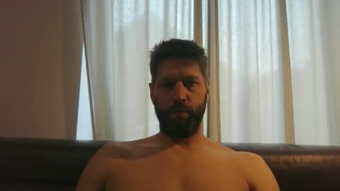 Snapshot of bubblebee1982 chatting on 10/02/25, 07:04 bubblebee1982 online show from 10/02/25, 07:04