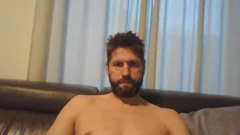 Snapshot of bubblebee1982 chatting on 10/19/25, 04:18 bubblebee1982 online show from 10/19/25, 04:18