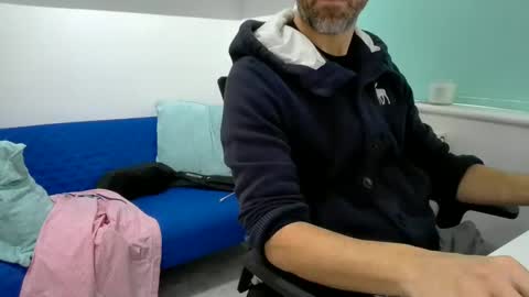 Snapshot of bubblebumdave chatting on 12/03/24, 01:43 Bubblebum online show from 12/03/24, 01:43