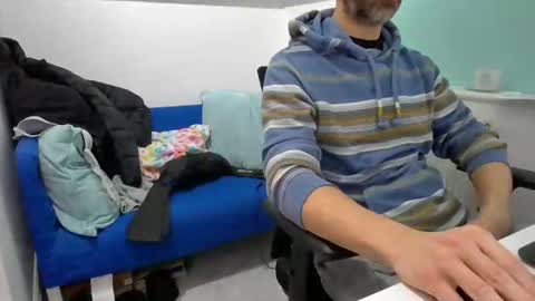 Snapshot of bubblebumdave chatting on 02/04/25, 01:06 Bubblebum online show from 02/04/25, 01:06