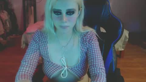 Isabella but call me isa  online show from 12/19/24, 01:50