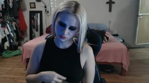 Snapshot of bubblebut11 chatting on 11/25/25, 04:45 Isabella but call me isa online show from 11/25/25, 04:45