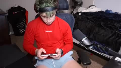 Snapshot of bubblebuttbdn chatting on 11/02/25, 01:08 BubblebuttBdn online show from 11/02/25, 01:08