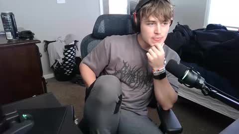 Snapshot of bubblebuttbdn chatting on 11/16/25, 08:36 BubblebuttBdn online show from 11/16/25, 08:36