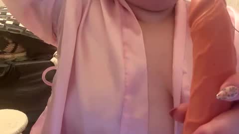 Snapshot of bubblegirl0 chatting on 02/23/26, 01:41 bubblegirl online show from 02/23/26, 01:41