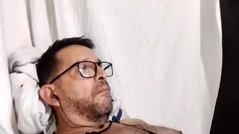 Snapshot of buchs32 chatting on 10/30/25, 06:04 buchs32 online show from 10/30/25, 06:04