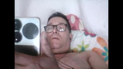 Snapshot of buchs32 chatting on 12/23/25, 05:49 buchs32 online show from 12/23/25, 05:49