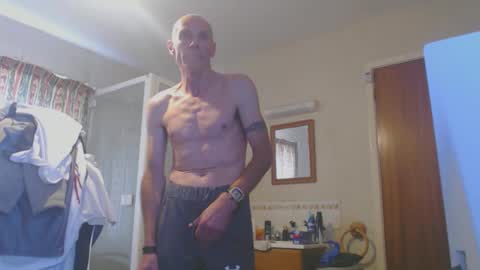 Snapshot of buck70 chatting on 10/12/25, 02:27 buck70 online show from 10/12/25, 02:27